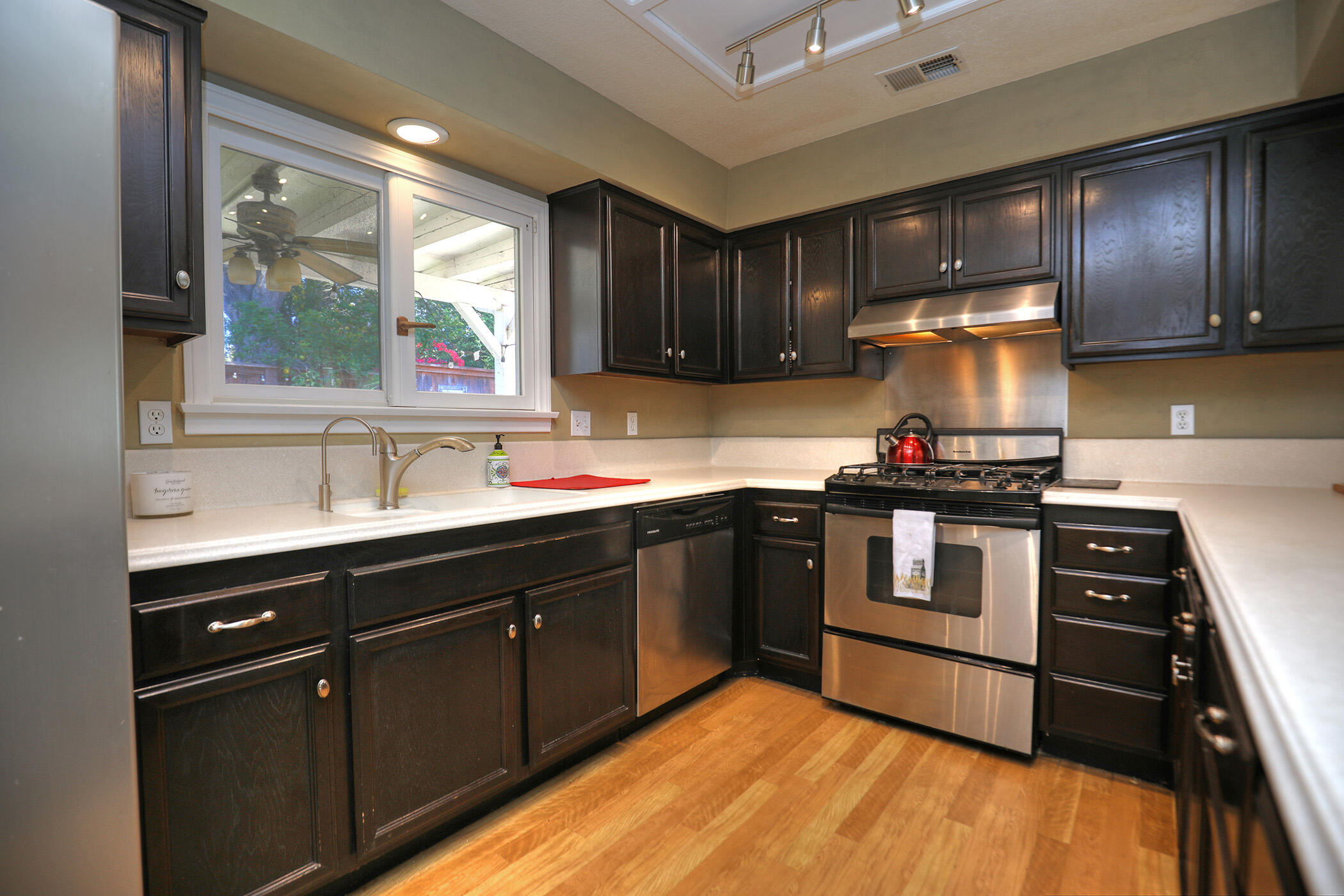 4014 Primavera Road, Unit A Santa Barbara, CA 93110 - Photo 7 of 26 11