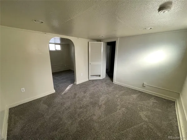 an empty room with window and pillar in it