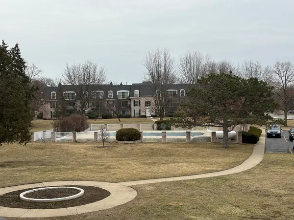 $140,000 | 5000 Carriageway Drive, Unit 211, Rolling Meadows, IL 60008
