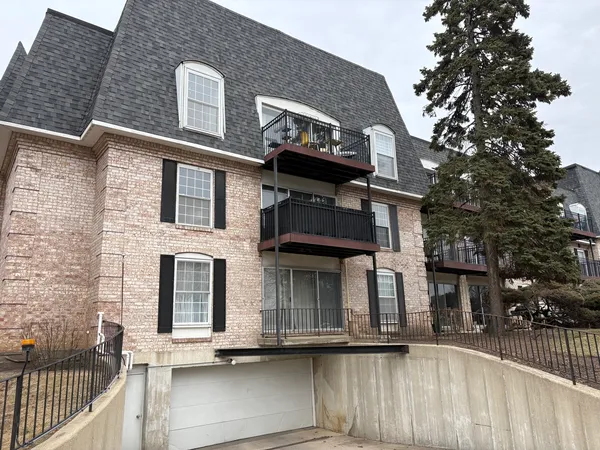 $140,000 | 5000 Carriageway Drive, Unit 211, Rolling Meadows, IL 60008