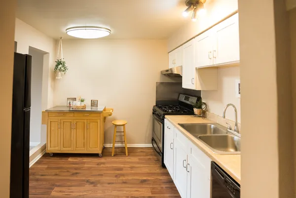 $140,000 | 5000 Carriageway Drive, Unit 211, Rolling Meadows, IL 60008
