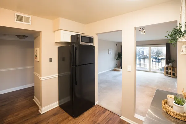 $140,000 | 5000 Carriageway Drive, Unit 211, Rolling Meadows, IL 60008