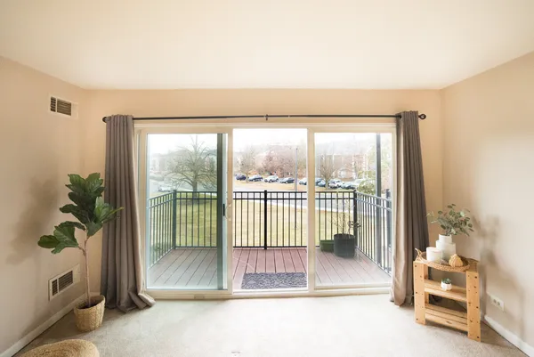 $140,000 | 5000 Carriageway Drive, Unit 211, Rolling Meadows, IL 60008