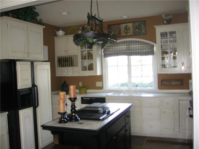 6311 South Fox Chase Pendleton, IN 46064 - Photo 3 of 24 Gallery Image 3