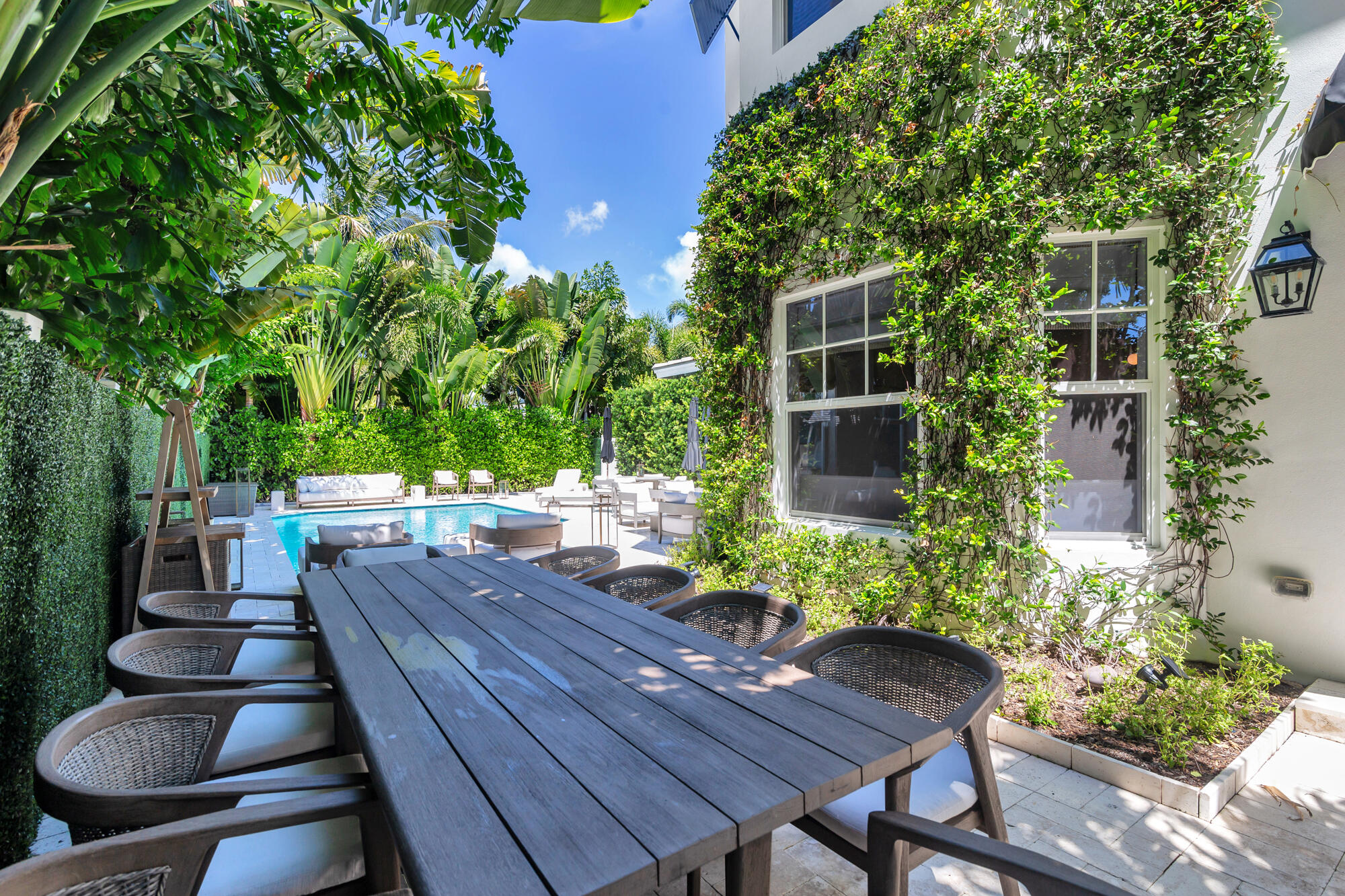 140 Edmor Road West Palm Beach, FL 33405 - Photo 26 of 30 a wooden bench sitting in backside of a house