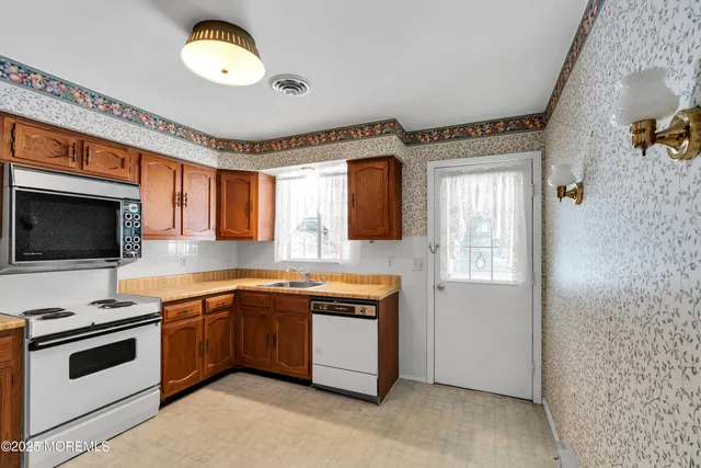 $190,000 | 12 B Juniper Lane, Unit 50, Whiting, NJ 08759