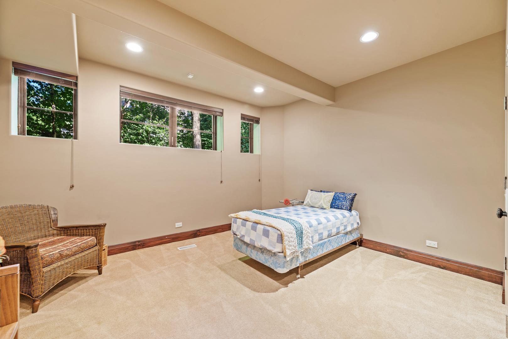 493 Hazel Avenue Highland Park, IL 60035 - Photo 41 of 52 a bedroom with a bed and a couch