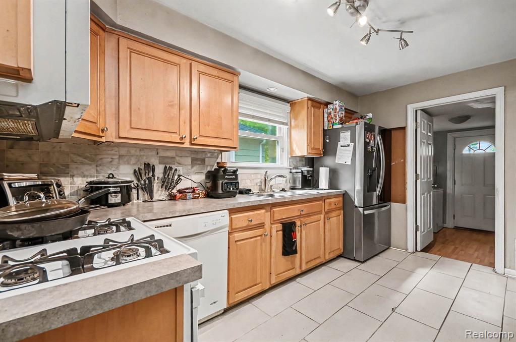 2126 Roslyn Road Grosse Pointe, MI 48236 - Photo 7 of 25
