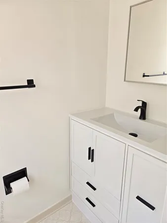 $3,750 | 74 Ashwood Road, Unit 1, Port Washington, NY 11050