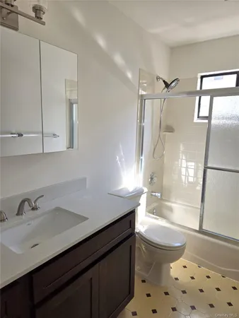 $3,750 | 74 Ashwood Road, Unit 1, Port Washington, NY 11050