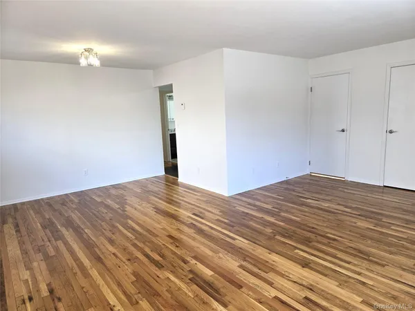 $3,750 | 74 Ashwood Road, Unit 1, Port Washington, NY 11050