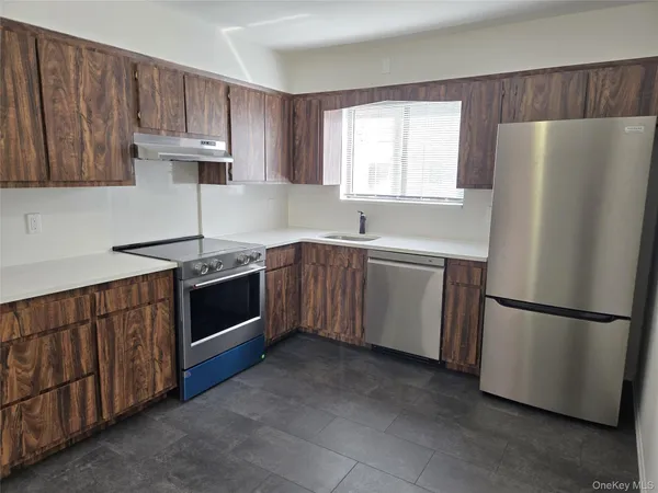 $3,750 | 74 Ashwood Road, Unit 1, Port Washington, NY 11050