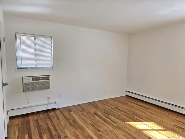 $3,750 | 74 Ashwood Road, Unit 1, Port Washington, NY 11050