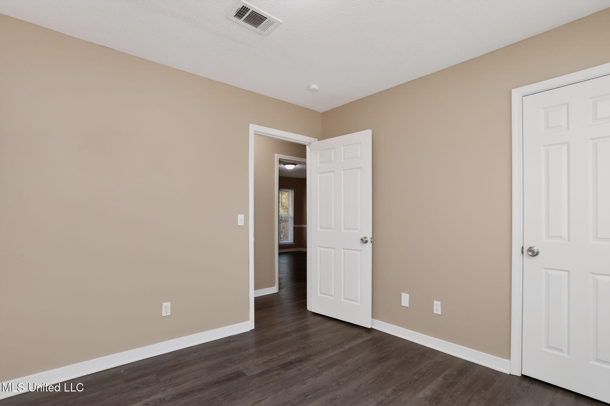 101 Sundew Place Jackson, MS 39212 - Photo 22 of 35 28_101_Sundew_Pl_Jackson_MS_39212-Bedroo