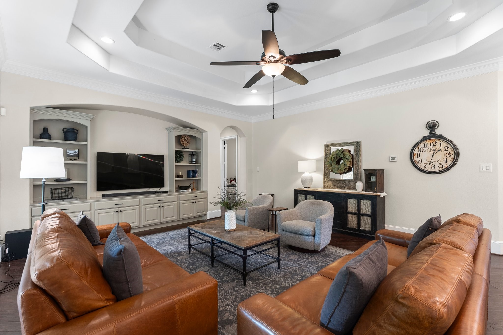 5006 Newport Court Spring, TX 77386 - Photo 25 of 46 a living room with furniture and a flat screen tv