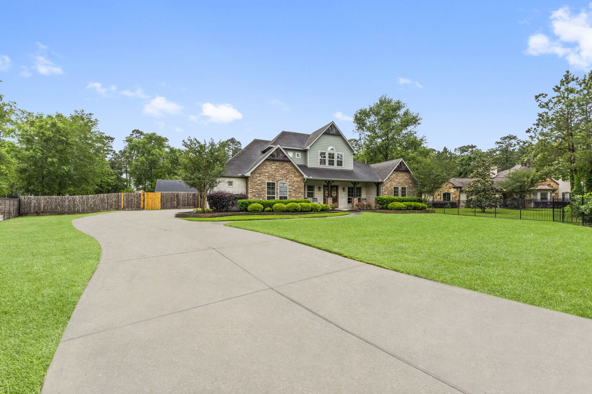 5006 Newport Court Spring, TX 77386 - Photo 7 of 46 a view of yard with house and car parked