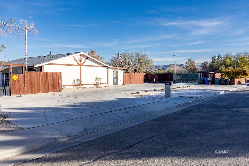 824 South Sunset Street Ridgecrest, CA 93555 - Photo 2 of 39