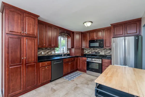 $334,900 | 225 20th Street Northwest, Owatonna, MN 55060