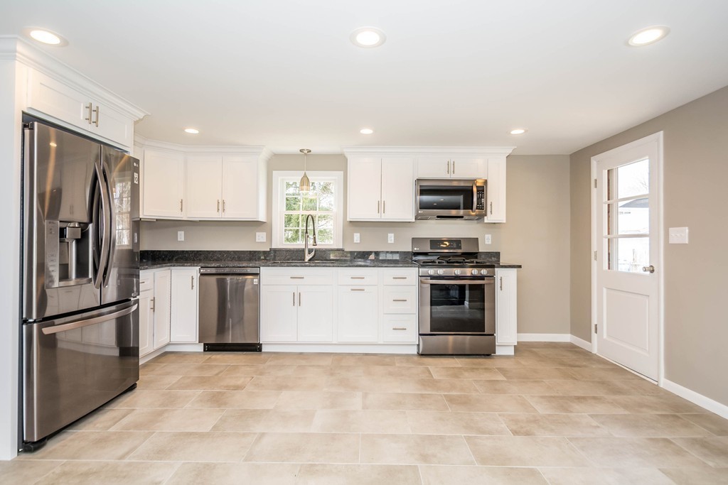 301 Douglas Road Lowell, MA 01852 - Photo 7 of 30 Gallery Image 7