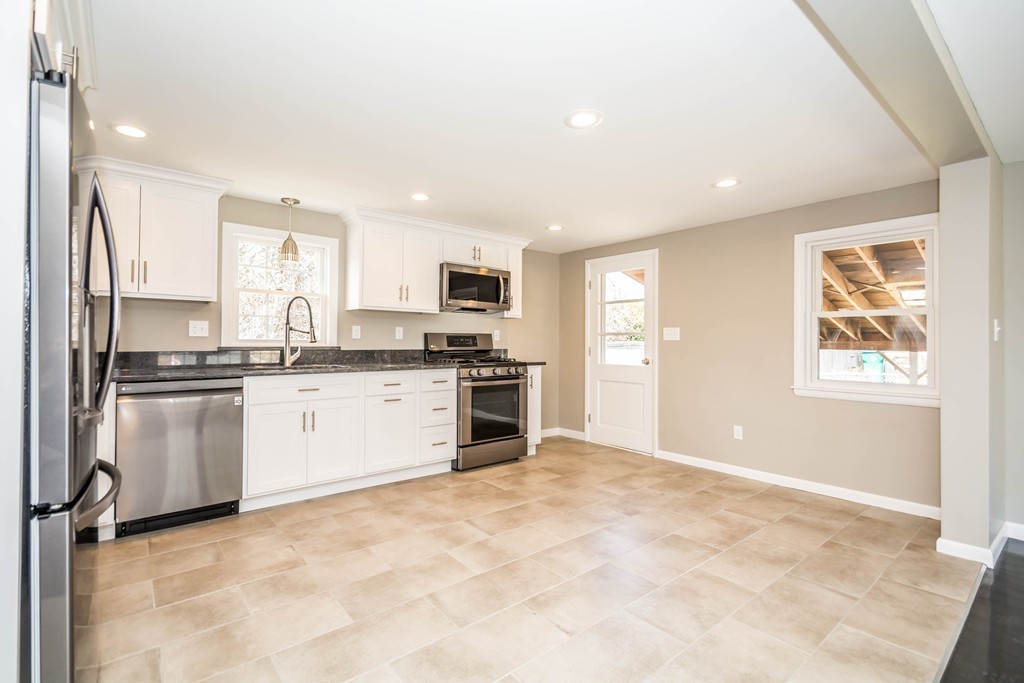 301 Douglas Road Lowell, MA 01852 - Photo 8 of 30 Gallery Image 8