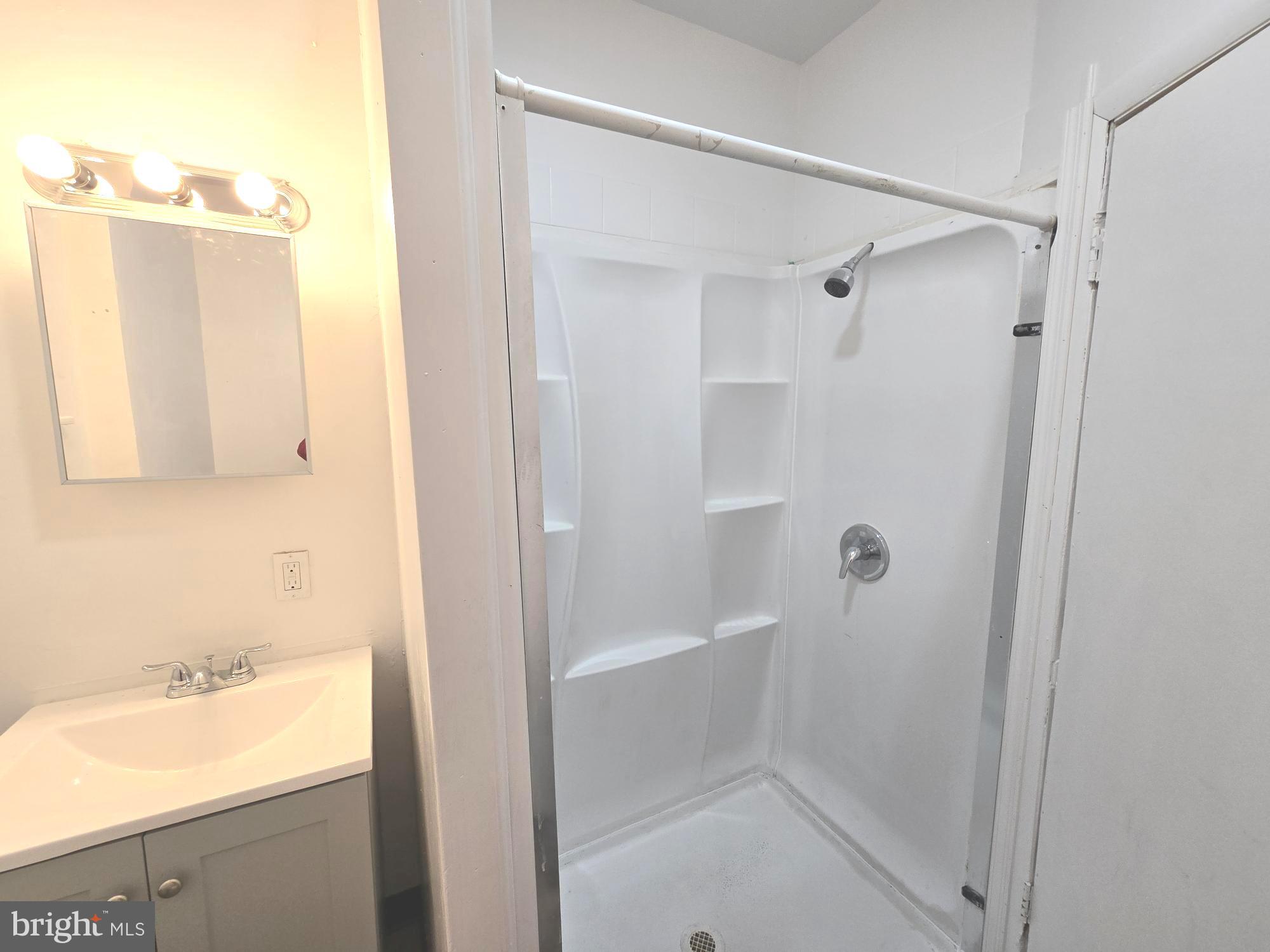 5140 North Fairhill Street Philadelphia, PA 19120 - Photo 15 of 24 a bathroom with a tub and shower