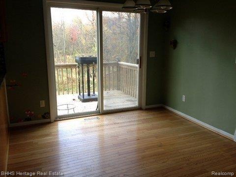 1011 West Barron Road Howell, MI 48855 - Photo 7 of 18 Eat in Kitchen.JPG