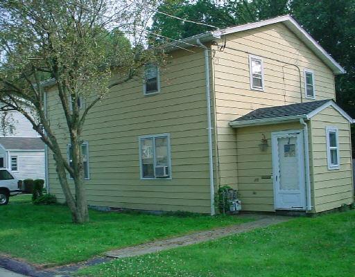 a view of a house with a backyard