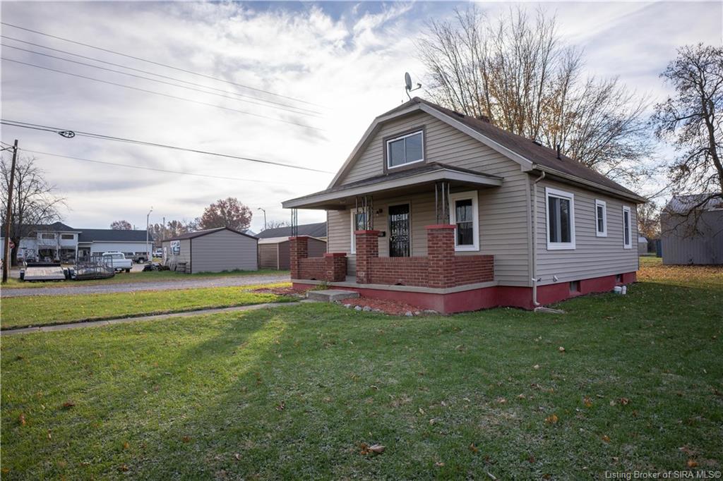 835 Allen Street Scottsburg, IN 47170 - Photo 4 of 35