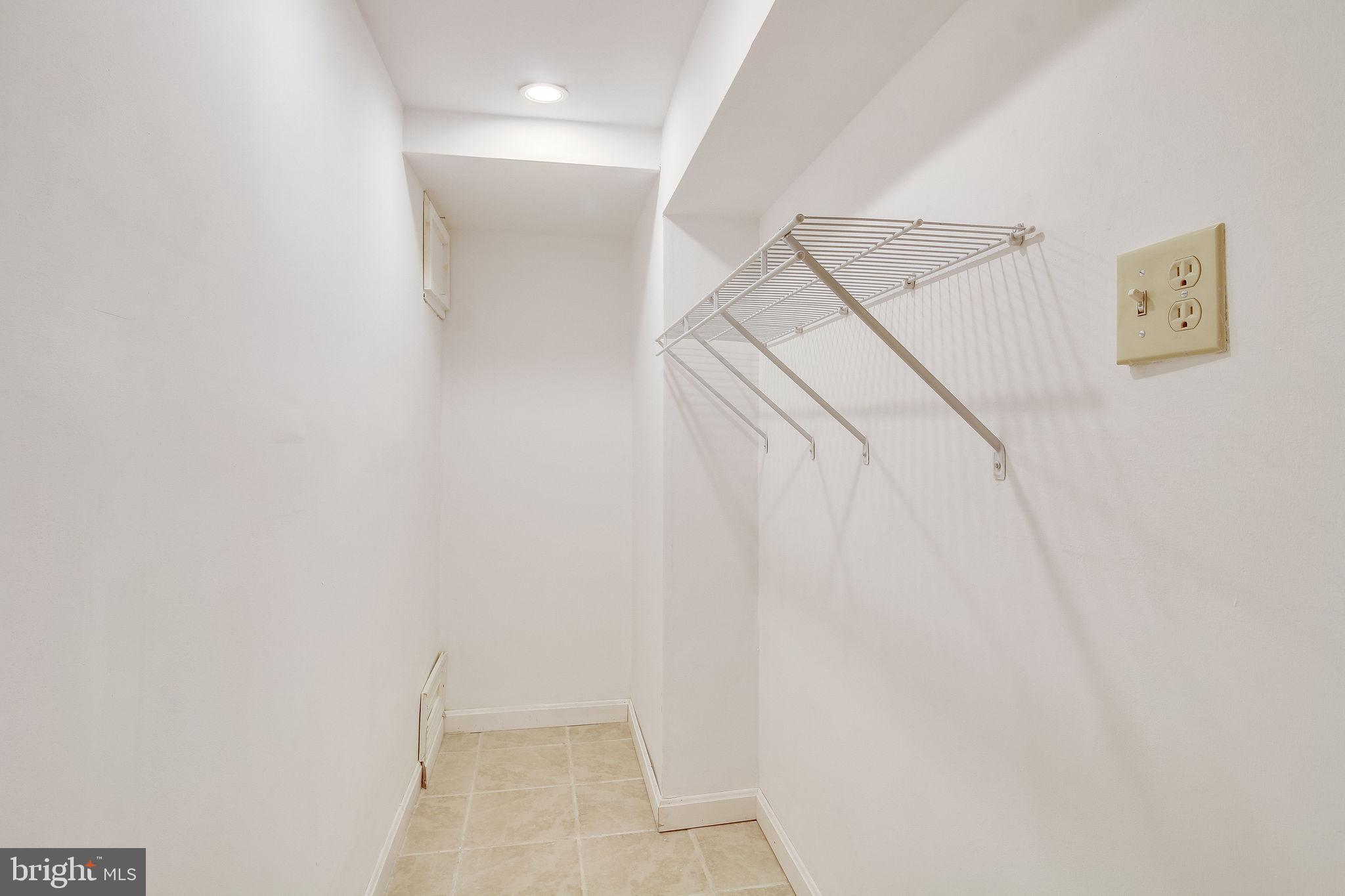 3600 Ransom Place Alexandria, VA 22306 - Photo 39 of 54 Lover level room with walk-in