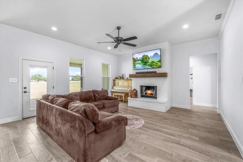 108 Stafford Road Weatherford, TX 76088 - Photo 6 of 38