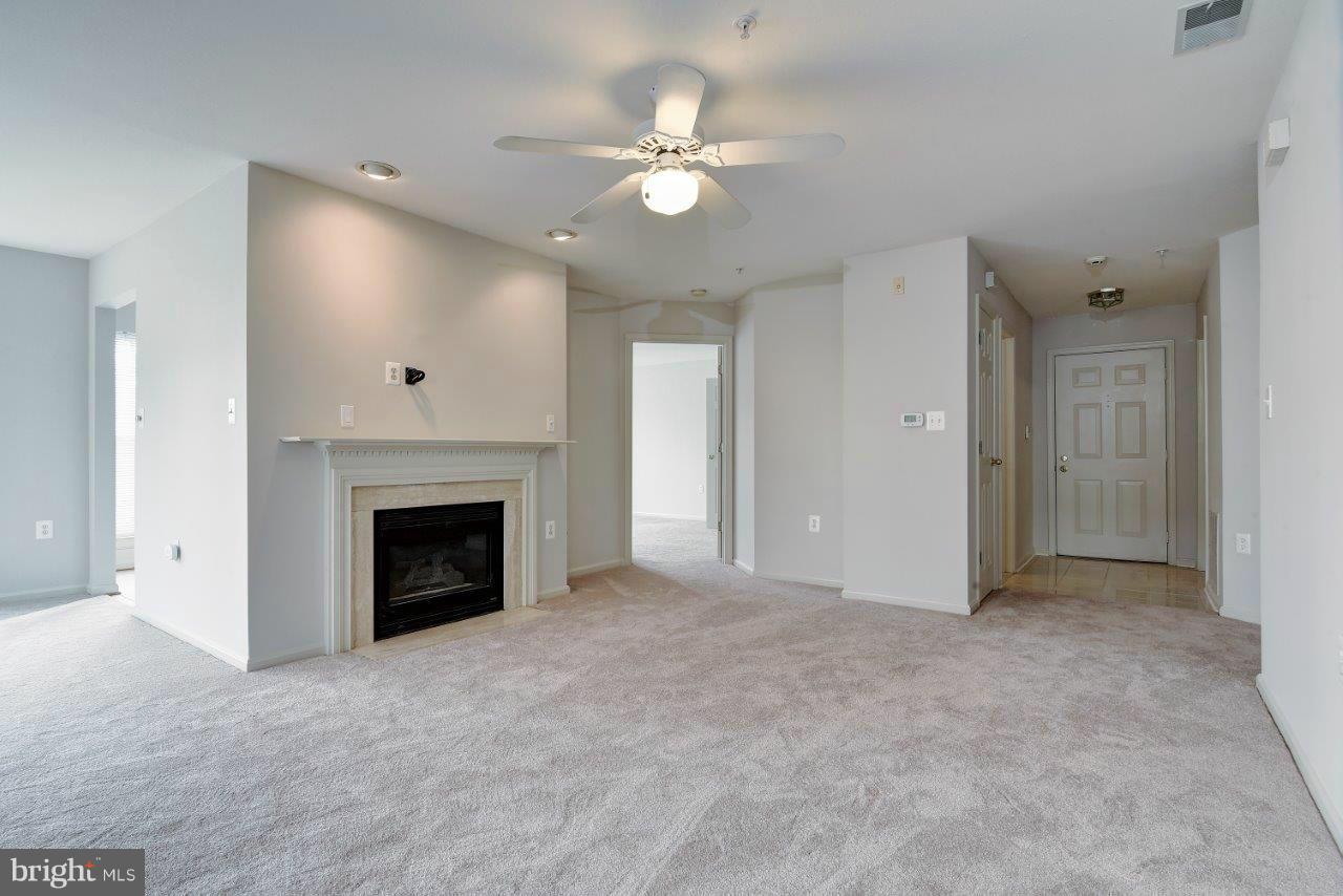 12000 Amber Ridge Circle, Unit A102 Germantown, MD 20876 - Photo 11 of 30 Living Room