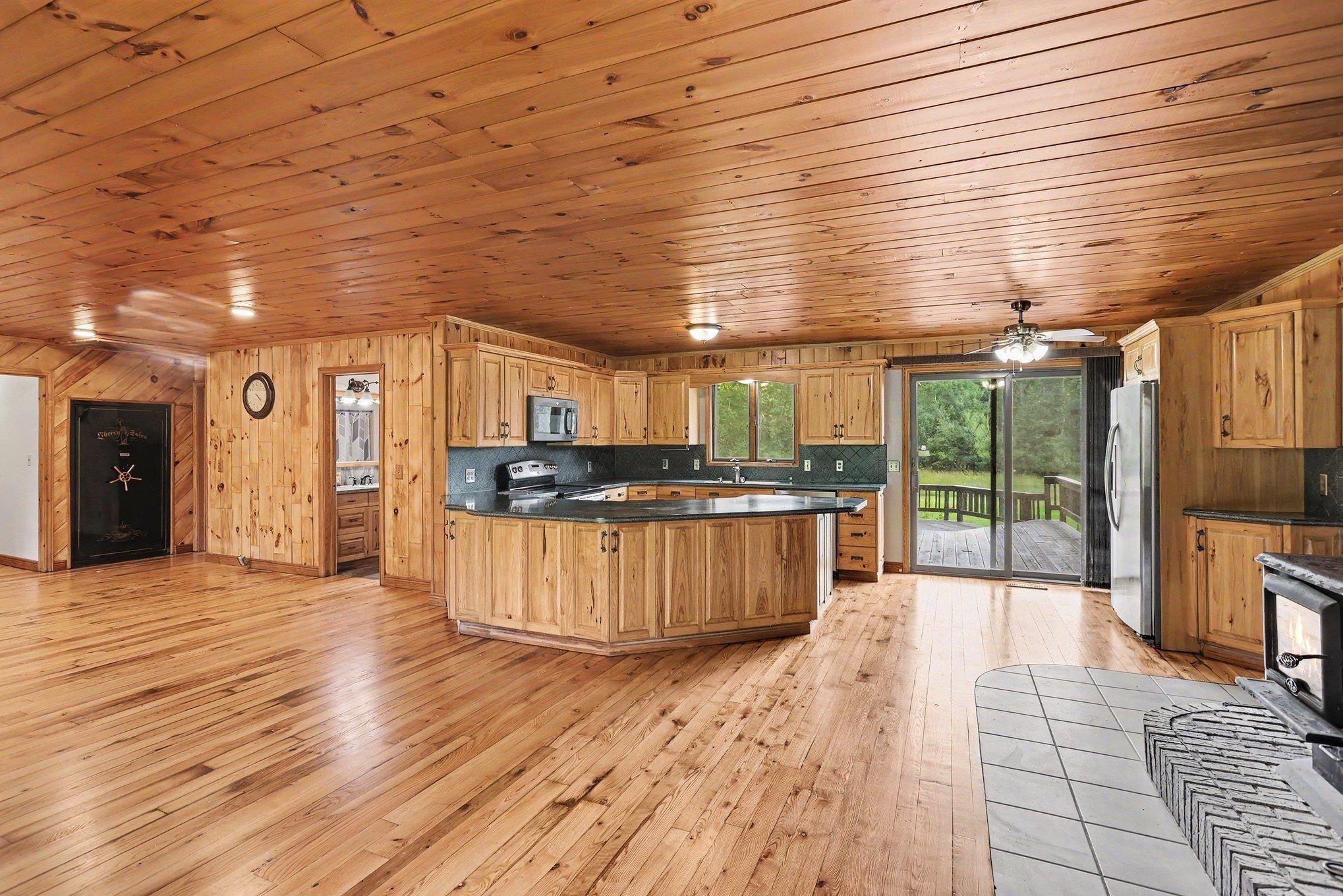 1888 East Erickson Road Pinconning, MI 48650 - Photo 4 of 29 Gallery Image 4