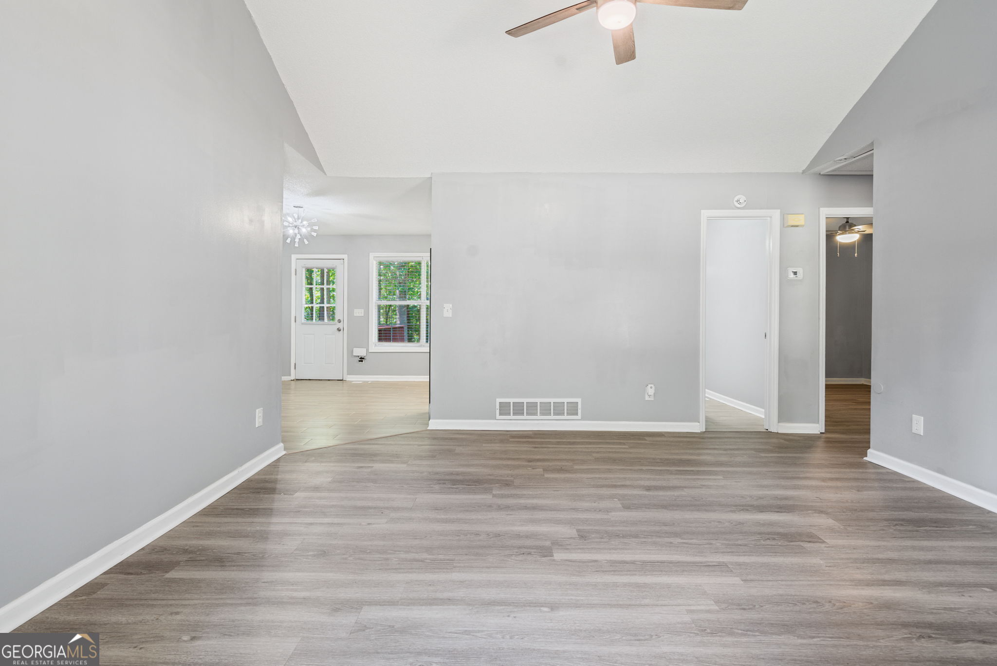 1209 North Hampton Drive Hampton, GA 30228 - Photo 7 of 26 Entryway
