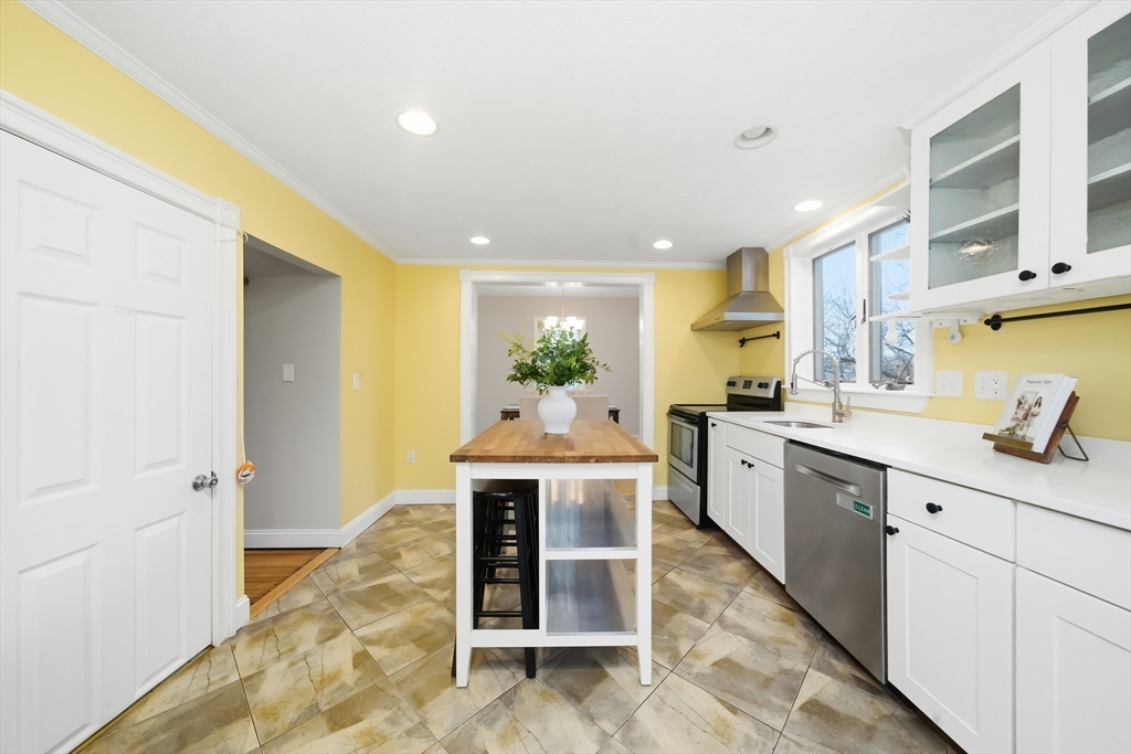 49 Spruce Street Winchester, MA 01890 - Photo 15 of 41