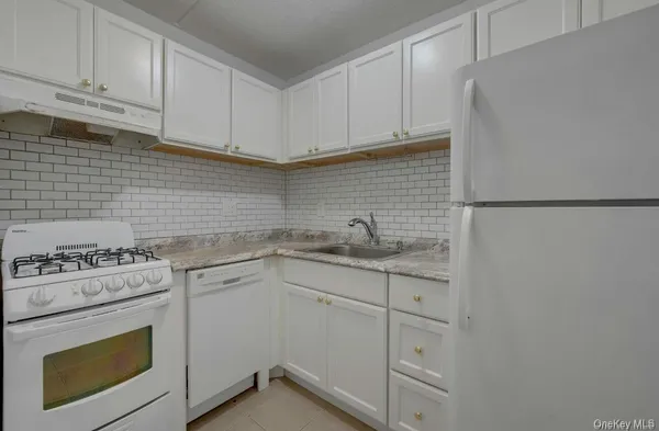 $2,500 | 4 Consulate Drive, Unit 1B, Tuckahoe, NY 10707