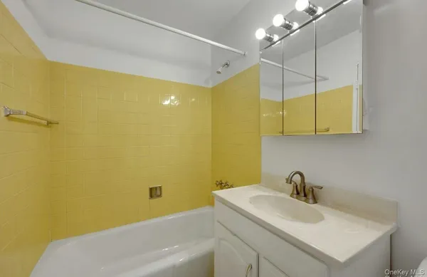 $2,500 | 4 Consulate Drive, Unit 1B, Tuckahoe, NY 10707