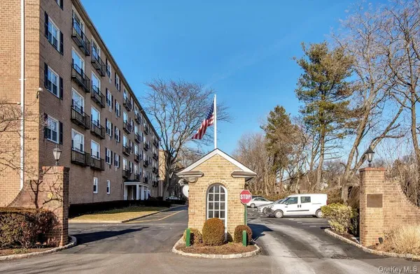 $2,500 | 4 Consulate Drive, Unit 1B, Tuckahoe, NY 10707