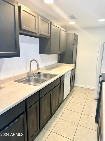 $1,095 | 424 West Brown Road, Unit 140, Mesa, AZ 85201