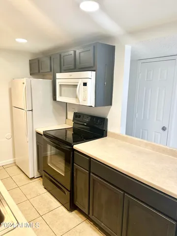 $1,095 | 424 West Brown Road, Unit 140, Mesa, AZ 85201