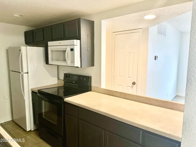 $1,095 | 424 West Brown Road, Unit 140, Mesa, AZ 85201