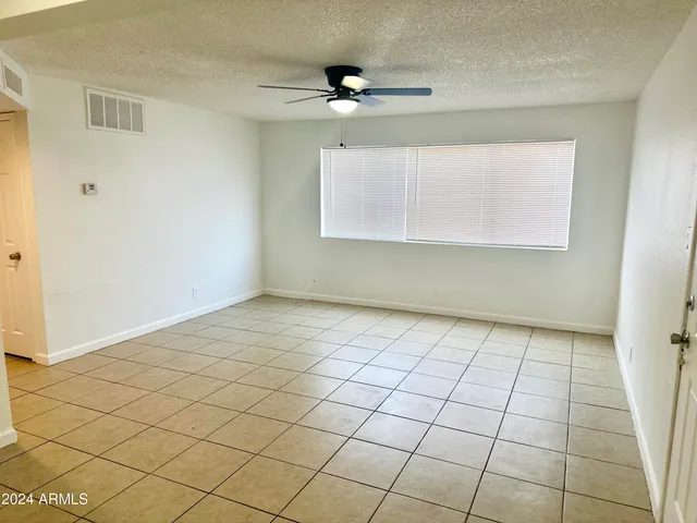 $1,095 | 424 West Brown Road, Unit 140, Mesa, AZ 85201