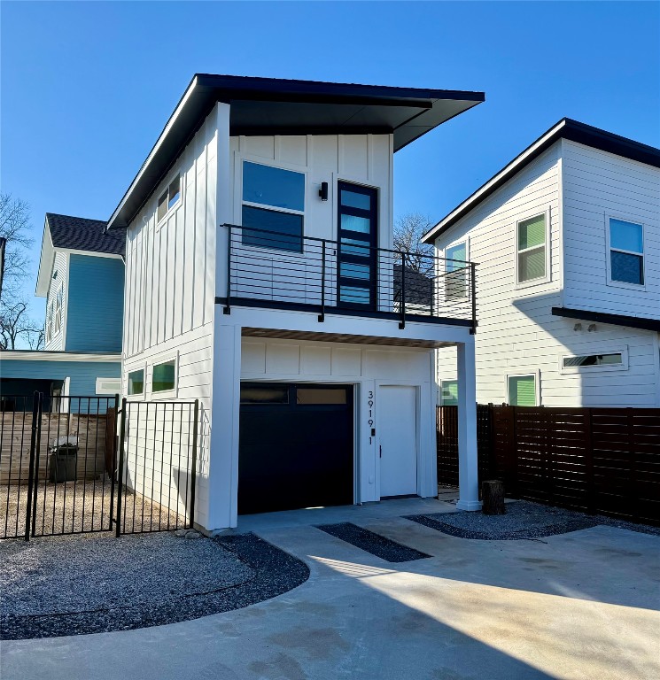 3919 East 16th Street, Unit 1 Austin, TX 78721 - Photo 1 of 11 a front view of a house with a balcony