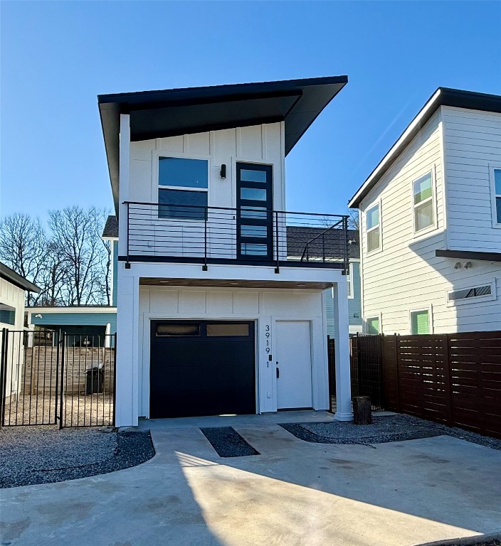 3919 East 16th Street, Unit 1 Austin, TX 78721 - Photo 2 of 11 a view of house and front door