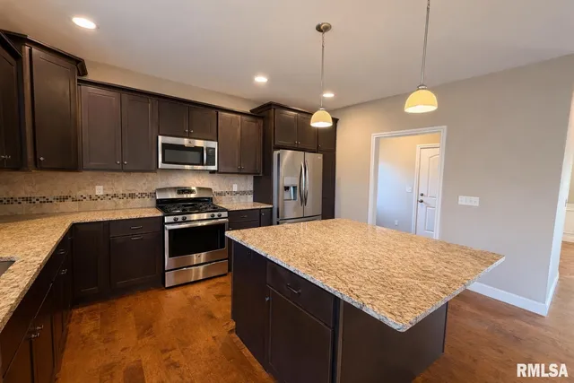 $509,900 | 6305 West Clairemont Court, Edwards, IL 61528