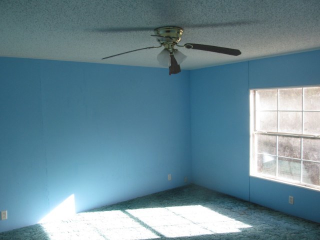 170 Hamlin Road Jackson, GA 30233 - Photo 6 of 6 an empty room with a window