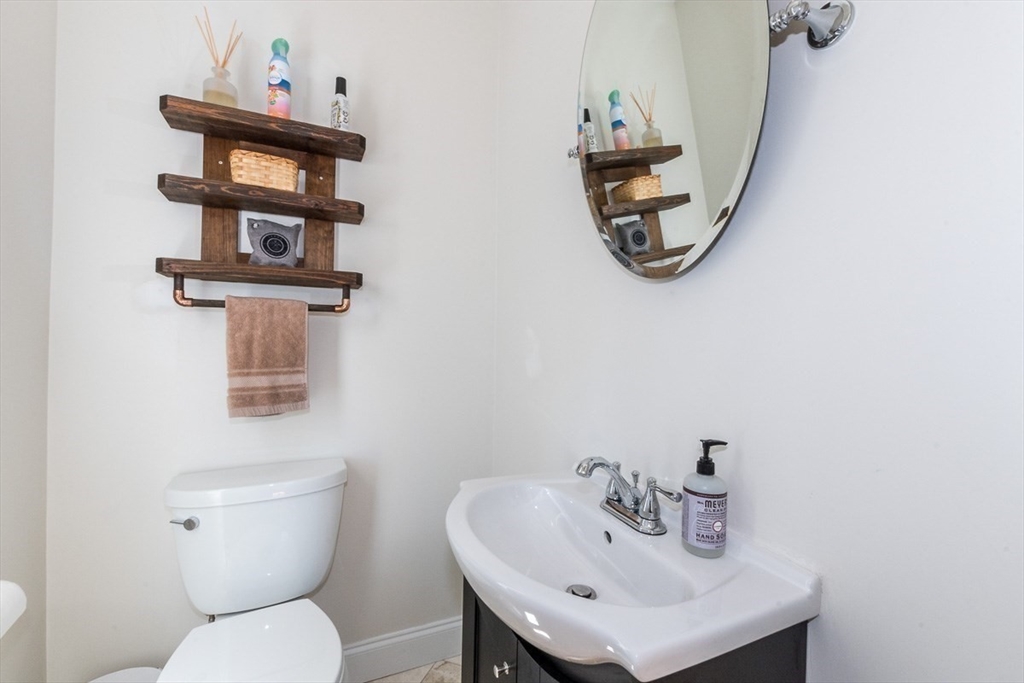 83 Saunders Road Norwood, MA 02062 - Photo 9 of 24