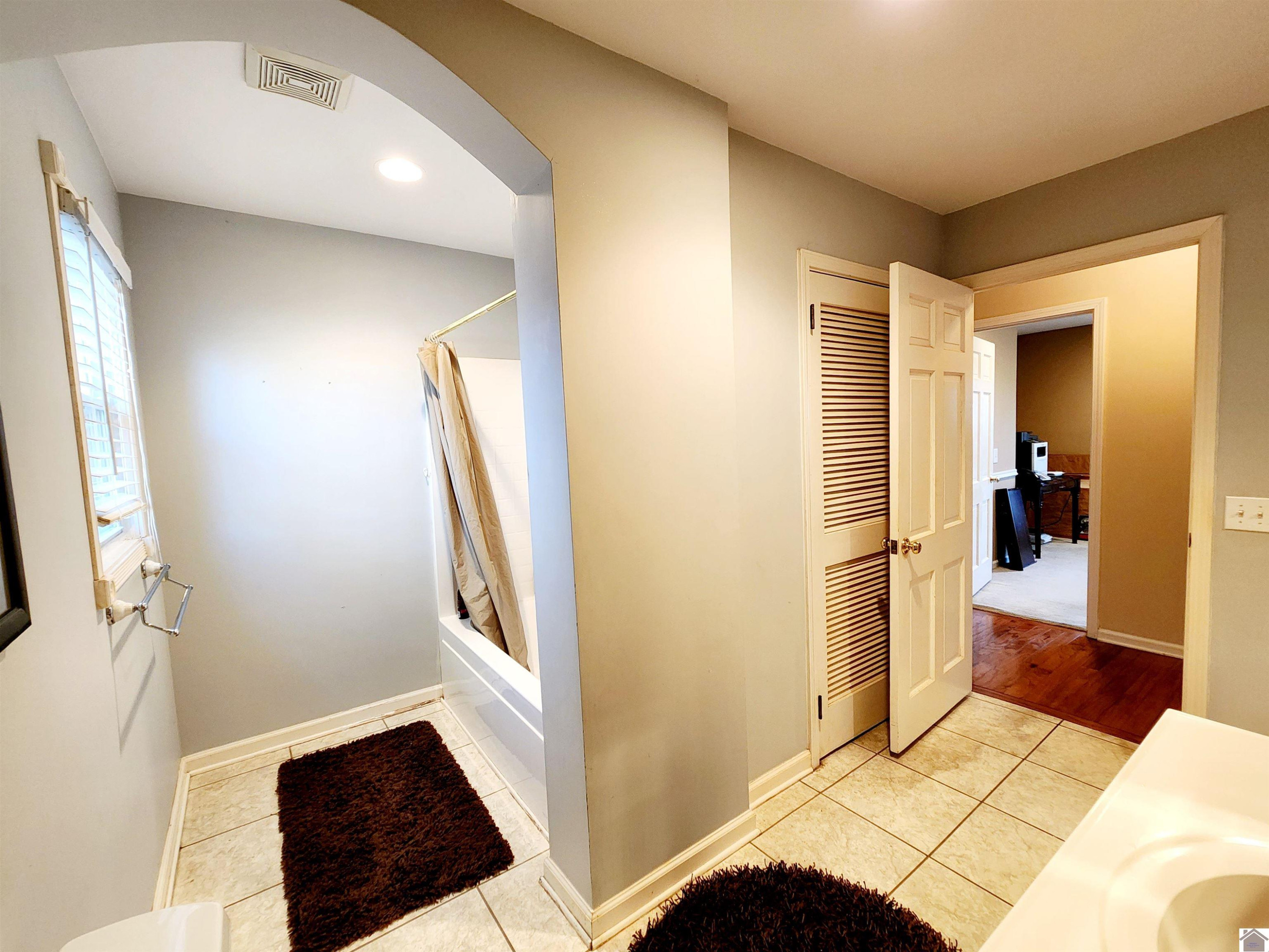 903 Doran Road Murray, KY 42071 - Photo 28 of 28 Master Bath