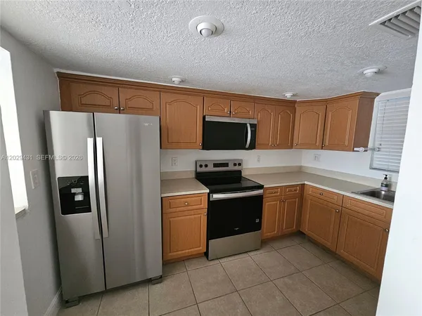 $2,100 | 9375 Fontainebleau Boulevard, Unit L422, Miami, FL 33172
