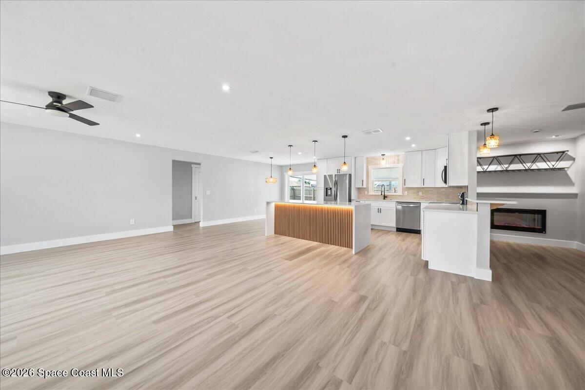 434 Barcelona Road Southeast Palm Bay, FL 32909 - Photo 4 of 28 04-untitled-4