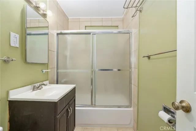 a view of a livingroom with a ceiling fan and window